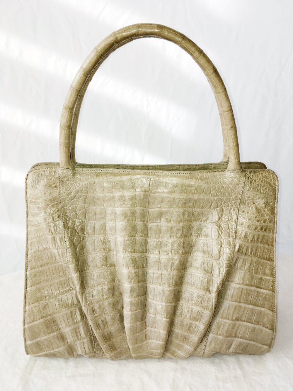 **NEAR MINT** 100% AUTHENTIC NANCY GONZALEZ CROCODILE TOTE $3,100 (TAUPE)